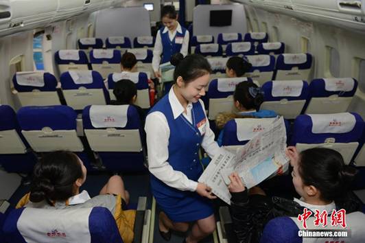 航空公司來(lái)湘招空姐 近兩百美女初試角逐